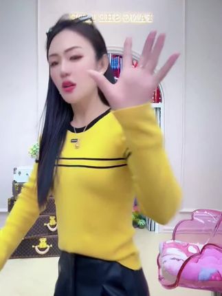 【芳芳私服】早秋网红镂空露肩撞色条纹圆领针织打底 #春秋穿搭 #早秋穿搭 #早秋新款 #今日穿搭 #穿搭分享