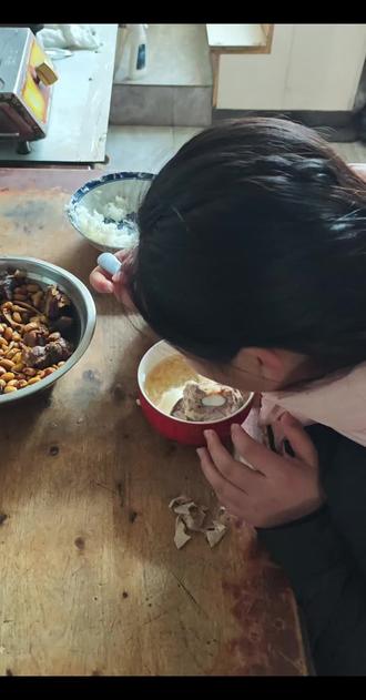 金箭,每天#电动车维修 #工作日常记录 先用彩虹屁把大宝贝哄好,让她去当店长,情绪价值要给够😚😚😚