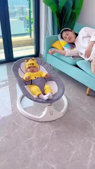 兔叮咚婴儿躺睡神器哄娃摇摇椅电动摇床宝宝哄睡摇篮带娃睡觉#婴儿摇摇椅 #宝妈带娃解放双手 #哄娃神器