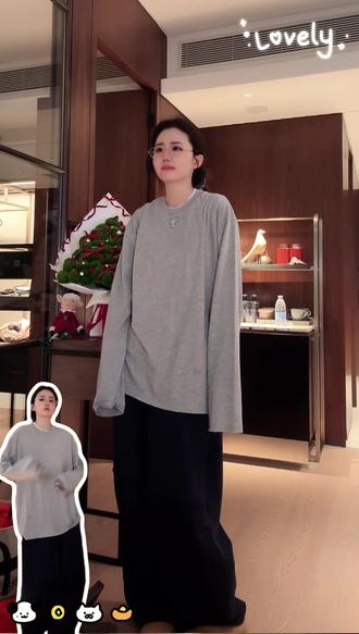 这件t恤是桃子给大家带来的福利款,能买三件不买两件,这价格真的闭眼买,非常亲肤非常好穿,库存不多姐妹们抓紧机会购买吧#桃子peachzhou #内搭 #时髦精 #早春穿搭 #穿搭