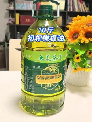 厨房卷疯选手挖到橄榄油本命王炸💥 10斤大桶直接锁住在购物车!特级初榨从榨取到锁鲜疯狂叠Buff✌🏻,每滴裹着橄榄果爆汁鲜润🌹,像咬开鲜橄榄的爽感😊,营养直接飙满格, 炒菜时油烟秒变隐身侠,煎炒烹炸自带柔滑滤镜🤗,厨房神油C位焊住~ #橄榄油 #厨房好物 #好物推荐 #健康饮食 #橄榄油特级初榨