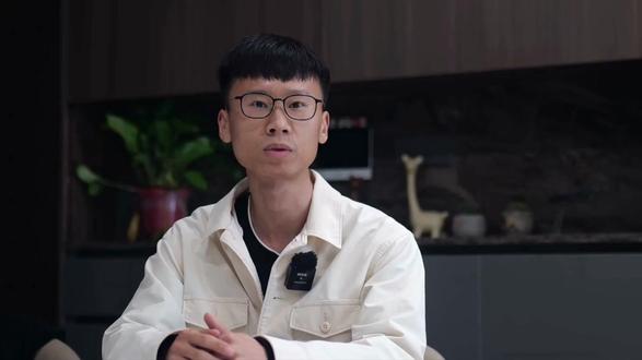 白宫惊魂夜,保护特朗普的特工,枪上装着中国制造瞄准镜? #全球创作者计划 #零基础看懂全球 #特朗普遇刺风波 #特朗普遇刺 #美国安保