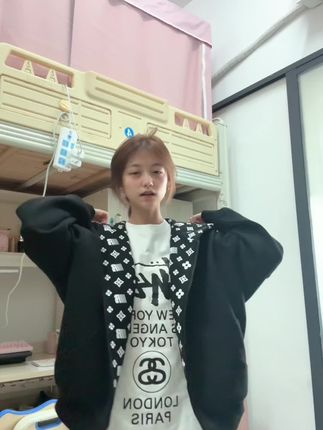 下午没有会开 晚上也没有会开 就待在寝室里 好舒服啊! 哈哈哈哈哈哈哈