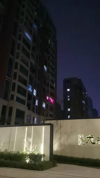 晚上看看龙海家园 您觉得这个小区怎么样?#抖音房产 #万家灯火终有一盏灯属于我们 #现场实拍 #看房不打烊