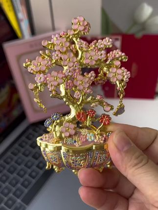 #今日分享 故宫的这款梅花盆景冰箱贴,寓意很好,招桃花又招财~#婚嫁头饰