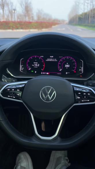 大众不知道怎么样无线连接,来试试这款君用CarPlay互联盒吧,小巧方便,不占用空间,不下载软件,不容易断开连接#大众#君用 #君用carplay #汽车好物