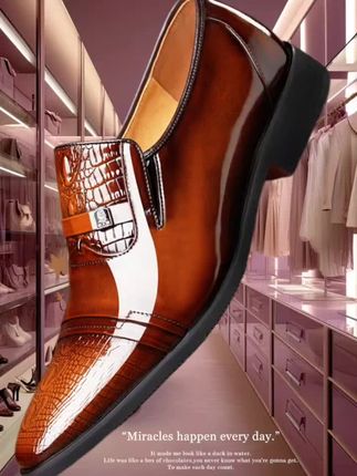 👞宝子们,发现超棒的老人头男鞋! 夏季新款商务正装皮鞋,真皮材质超透气😉鳄鱼纹压花太有质感啦,一脚蹬设计穿脱超方便。商务场合超显稳重,当婚鞋也超合适,仪式感满满💕 #老人头男鞋 #夏季皮鞋 #商务正装 #鳄鱼纹婚鞋