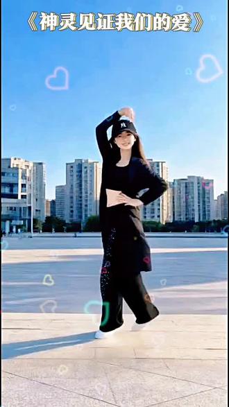 【照片一键生成跳舞视频】教程不用下载APP,最近发现一个好玩的功能!用Ai就能把照片变成跳舞视频,效果跟视频里跳的没差别,快来试试吧!
具体步骤:点左边拍同款或者点碟片拍同款,再点拍同款,选自己手机里的人物图片或照片,如我的视频里人物是全身你选全身,如是半身像时你照着选半身像照片或图片,这样效果会更好,Aⅰ会自动生成跳舞视频,如提示生成时间较久的话,左上方点击返回选草稿保存生成后通知你,一定要Aⅰ生成后才点下一步,不然就是半成品视频不会动。如生成点下一步,选择好视频封面,点发布搞定,你就有了差不多效果的视频,是不是超方便!
我主页还有很多我制作的特效与模板,喜欢的朋友可以去看看。#神灵见证我的爱完整版 #舞蹈 #照片会跳舞 #ai会跳舞 #广场舞dou起来 @抖加🔥上热门🔥dou+🔥热点宝 @Dou+流量推送