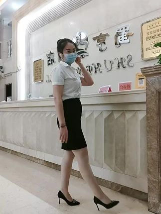 人总要咽下一些委屈,然后一字不提擦干眼泪往前走,没有人能像白纸一样没有故事,成长的代价就是失去原来的样子,该经历的,不该经历的都经历了,无非只有两种结果,见效了和见笑了。#爱笑的人运气不会差 #抖音小助手我要上热门