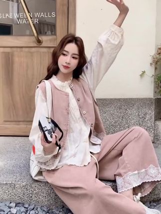 蕾丝拼接马甲套装女2025秋季新款盐甜系穿搭减龄衬衫阔腿裤三件套#爆款热卖中 #好物推荐🔥 #时尚穿搭 #减龄穿搭