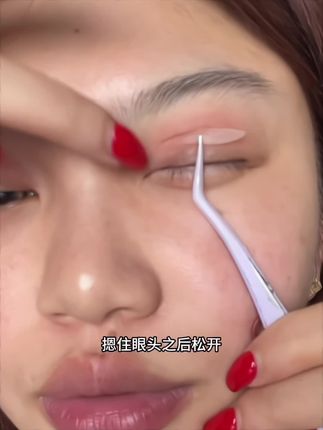水滴形双眼皮贴你是我的神!再也不怕贴出来双眼皮会被眼尾吃掉了!直接扩宽眼尾放大双眼效果绝了#今日妆容 #平价彩妆 #女大学生 #日常唠嗑