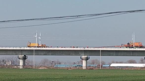 利辛的高铁开始铺道轨了,#为建设者鼓掌