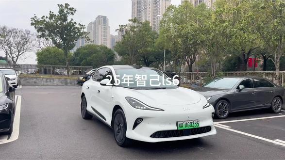 新到智己LS6,2025年4月上牌,灵蜥智驾版,续航625,带激光雷达,高速智驾相当的丝滑,加装五千小桌板 U型方向盘,256色车内氛围灯,座椅通风按摩+方向盘加热,副驾零重力座椅,智能灯语等等配置,纯一手准新车 懂的速度#智己ls6 #智己 #准新车 #性价比超高 #长沙二手车