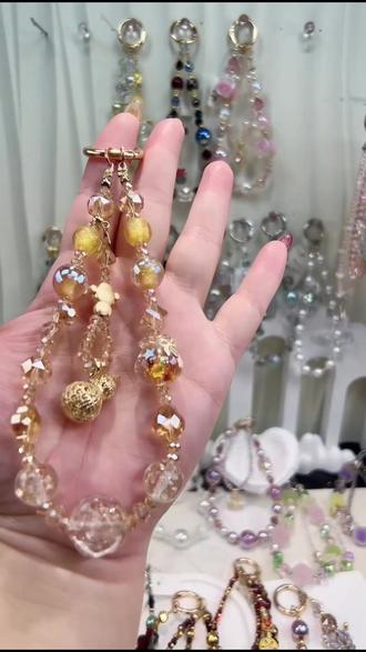 手腕上的时尚秘密,晶莹挂链让你瞬间高级感爆棚!