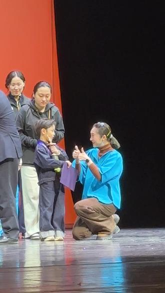 FDC舞蹈大赛颁奖仪式 谢谢殷老师对孩子的鼓励👍 @小酒窝~殷硕 您对他说的话是他在舞蹈之路最难忘的回忆! 最爱你啦😘
闪闪发光的小孩儿, 不负众望 喜提金奖🏆
去经历,去体验,去感受,去挑战!
舞台背后离不开一次次的努力
#FDC国际舞蹈大赛 #演出现场拍摄