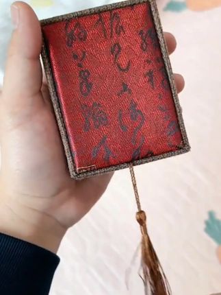 胎发已剪,脐带已脱落,从此就是一个独立的小人啦!保存脐带胎发一生只有一次,有纪念意义的收纳盒保存着你成长的印记,愿我的宝贝平安喜乐,健康成长#脐带脱落 #胎发 #新生儿 #初为人母 #胎发纪念品@DOU+小助手 @DOU+上热门