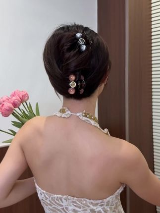 精致的刘海小抓夹#头饰发饰美出高级感 #美出新高度 #优雅时尚发饰 #时尚发饰