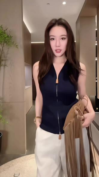 【意大利时差】2026春季无袖针织马甲女#高级感穿搭 #轻奢女装 #气质这一块拿捏死死的 #开春搭配 #ootd穿搭