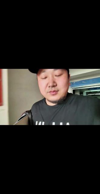 #玩的就是真实 #一本正经人 #实拍 #张二娃
关于非炒作无任何敌意的阐述,评论区发生的事说明。