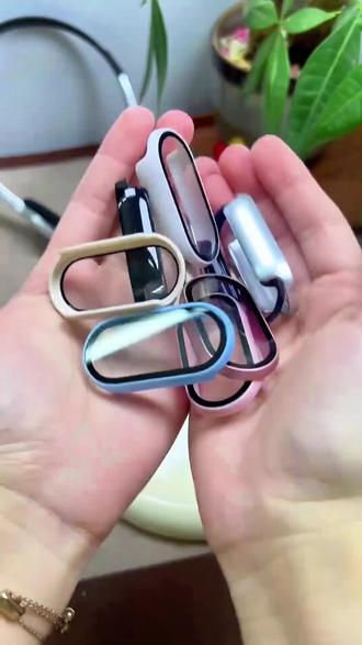 刚入手小米手环的宝子们快来看看这款壳膜一体的保护壳,采用 PC 加钢化玻璃材质,防爆防摔!让你的手环更加有安全感!#小米手环保护壳 #壳膜一体表壳 #壳膜一体保护壳 #手环保护套 #视频同款