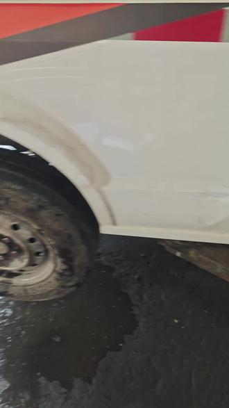 新能源汽车保养需要做什么?直接上干货!个别车齿轮箱输入轴油封需要定期更换,不然齿轮油进入电机顺着三相线进控制器就完犊子拉,具体什么车可不能说啊,如果齿轮油是专用的还不怕,顶多花钱拆开清洗,油车用的齿轮油就会报故障或者损坏电机和控制器!所以齿轮油要选对,不选贵#新能源保养 #新能源避坑 #修车那点事 #记录修车日常 #修车我是认真的