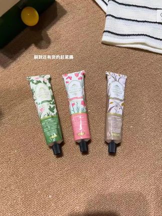 比香水还好闻的护手霜,真的很难不爱啊!保湿效果也是没得说#好物推荐🔥 #好物分享 #护手霜 #秋冬必备 #手部护理