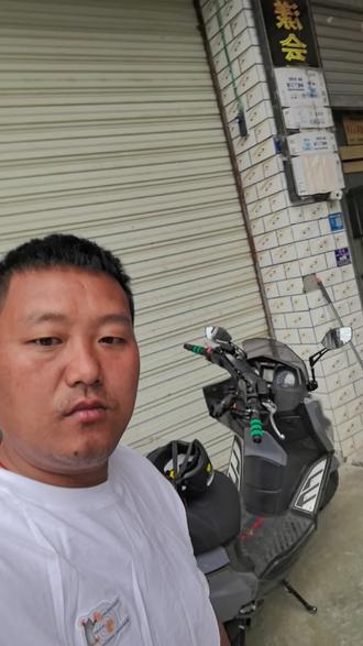 老表老表,什么都在搞。骑起摩托走遍四川卡卡各各。#用抖音记录人生
