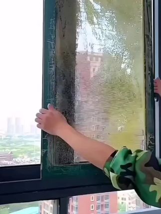 #无限回购的宝藏单品 你家清洗纱窗了,最近天气凉了你家屋里还是闷闷热热进不来新鲜空气,这是在给你发出信号,喊你清洗纱窗了#好物推荐🔥 #强烈推荐 #非常方便实用 #生活好帮手