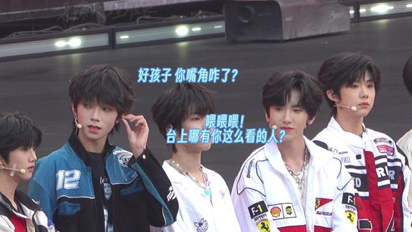 王橹杰就这样在一分钟的视频里看橹穆长灯牌15次#橹穆 #新音 #厂一夫 #一番嫂