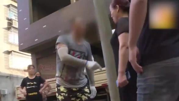 四兄妹大闹母亲生日宴,妹妹惨遭毒打进医院,气的母亲差点喝农药