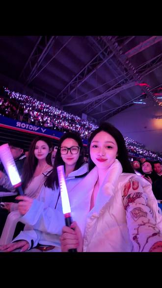 喜欢的人在身旁 耳机里的人在台上 #海来阿木演唱会 #分币不掏 #哈尔滨 #曲比阿且