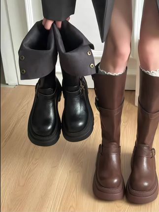 一鞋两穿的靴子也太酷了吧!显腿细又修腿型,怎么穿都好看,小个子女生也能驾驭。#穿出你的时尚你的感觉 #穿出你的时尚你的感觉 #街拍小姐姐穿搭秀 #不一样的风格不一样的感觉 #时尚街拍穿搭