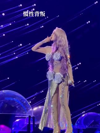 #蔡依林重庆演唱会 越接近夕阳影子越长___惯性背叛