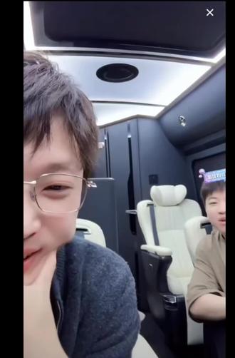 惊,让华语乐坛甚至整个娱乐圈大变天的mv出现了 今日华语歌坛,要变哥谭了!#酷酷的滕 #周铁男 #于奥伟大
看死了,哥们儿!!!
(想看思雨姐和天放re一下)