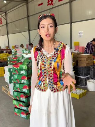 今年当季新疆恐龙蛋,已经到了成熟期,口感甜度已经很好了。#新疆恐龙蛋水果 #减脂期适合喝的鲜榨果蔬汁