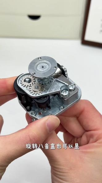 八音盒【改】小丸子回转🍔店!! 又又又又来改造八音盒啦~
用粘土和华莱士的周边改造成
小丸子的回转汉堡店啦~
#石塑粘土#樱桃小丸子#华莱士樱桃小丸子联名#华莱士芝汁爆牛堡