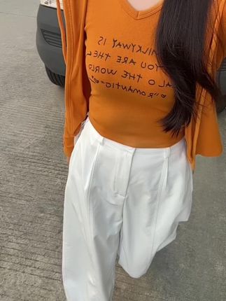 会过日子的女人没有一个是享福的,会享福的女人没有一个是会过日子的,你很贤惠,这辈子也就有干不完的活,你能吃苦,这辈子也就有吃不完的苦,你通情达理,这辈子也就有受不完的委屈,你别不信,越是懂事的女人,越没有人疼! #婚姻#情感
