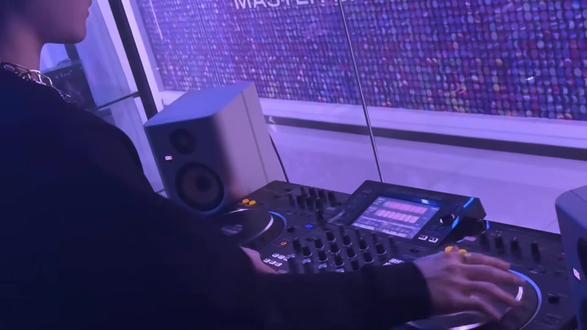 DJ教程Rekordbox电脑里的播放列表怎么样导出到U盘?DJ的播放列表导出到U盘 ,U盘打碟系列教程。
#武汉 #Dj培训 #MC培训 #DJ工作室 #djmc培训学校