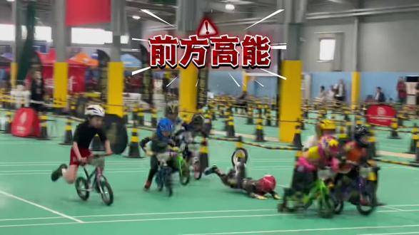 记录一下蛋仔的第二场open #平衡车竞技训练 #平衡车竞技赛 #小海豚平衡车儿童会
#小海豚李毅教练
上次跑open是在石家庄的华夏杯,吓得都不会跑了……
今天跑起来,总算是不紧张了,以后就要多跑跑open,跟大哥们跑一跑学习学习经验。🤪🤪主要是因为有DD哥哥在身边,所以不那么害怕了。