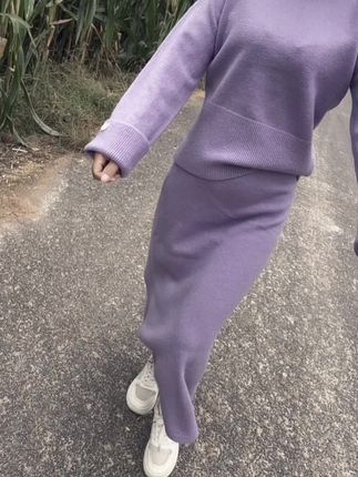 做人,你尊重我,我就尊重你,你轻视我,我就轻视你,人与人相处就是这么简单,别 喂饱了没有人品的人,别惯坏了没有教养的 人,什么样的人,什么样的方式对待.#穿搭#秋冬穿搭