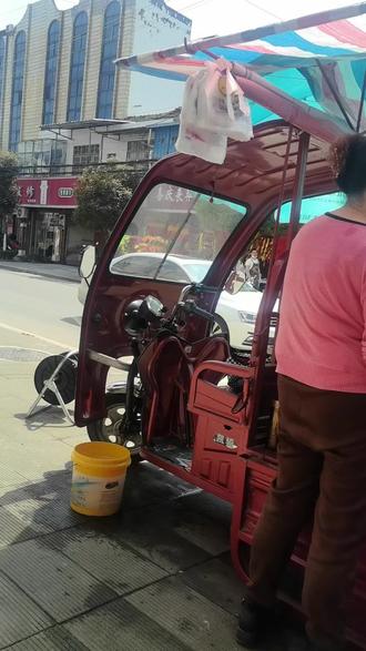 原生态烧饼,老板忙不过来。