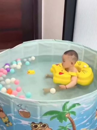 家人们炎热的夏天,孩子在家总是吵着要玩水,那就快给它安排一个这样的儿童游泳池吧!它是免安装的设计,打开就能直接用,而且还是可折叠的,不用的时候折起来放在一边也不占地方。有了它,再也不用担心孩子跑去河边玩水了,家里有小朋友的可一定要安排上哦#儿童游泳池 #