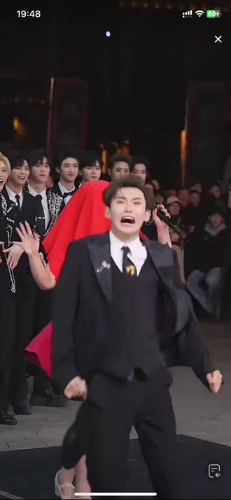 #龙浩天 龙浩天怎么了@AI瑶瑶☀️ @龙浩天🐲 (4.10中午12点生日庆) @龙浩天妹妹🐰