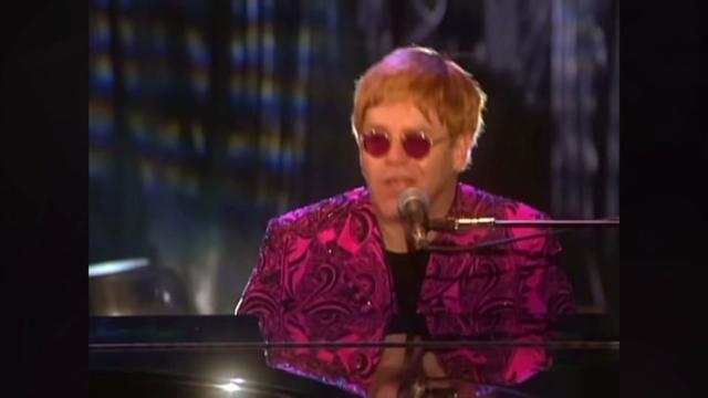 只要一听到《Rocket Man》这首歌,姚麦时期火箭队的青春就会浮现在脑海,那时候的德州小强,22连胜,是真正逝去的青春#姚明 #麦迪 #火箭 #神级现场 #欧美音乐