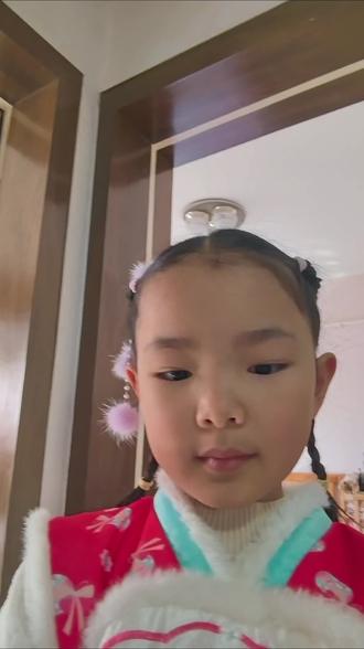 马年除夕贴窗花,自己剪的就是美