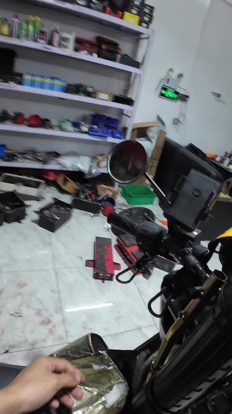 电动车安装手机快充,好的羊熊样#电动车 #百万车业 #电动车维修