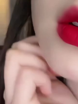 一眼就会爱上的色号!巨显白显气质!不挑年龄不挑肤色!闭眼冲!#神仙唇釉 #显白#不沾杯不掉色 #女孩子买点口红怎么了