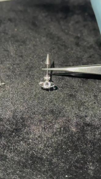 这个恶魔钉好帅的#穿孔#耳钉