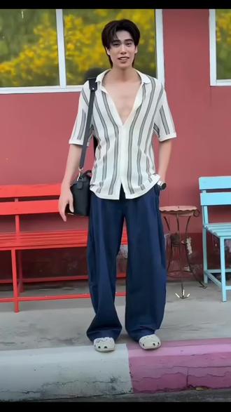 哥酱的行程嫂子一清二楚😼,一回来就迫不及待的见面了#ppnaravit #小面包普明 #pondphuwin #他泰 #抖音助手