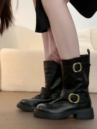#秋冬新款 #秋冬穿搭 #简约穿搭 #女鞋推荐 #高级感穿搭 @DOU+小助手